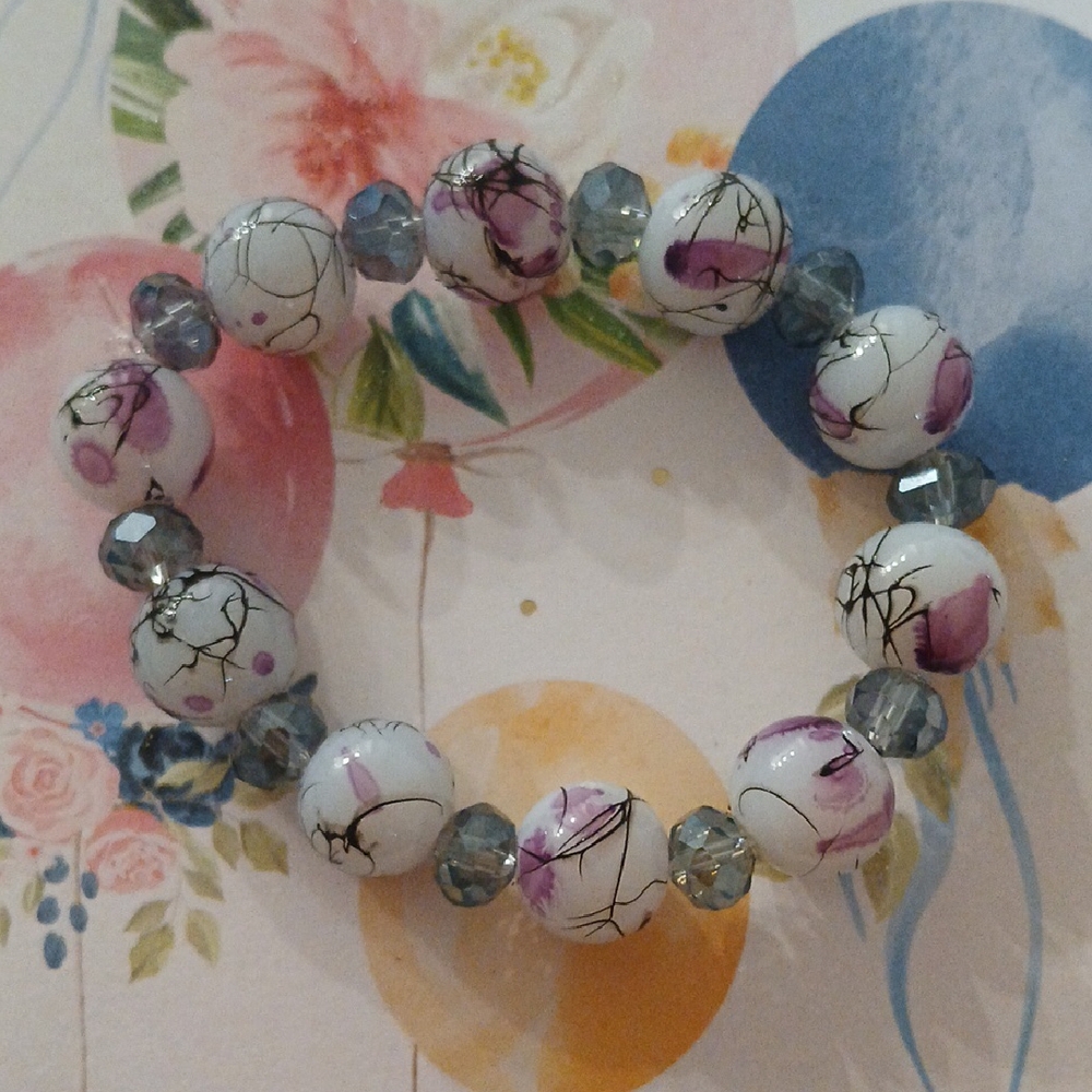 Elegant Floral Beaded Bracelet